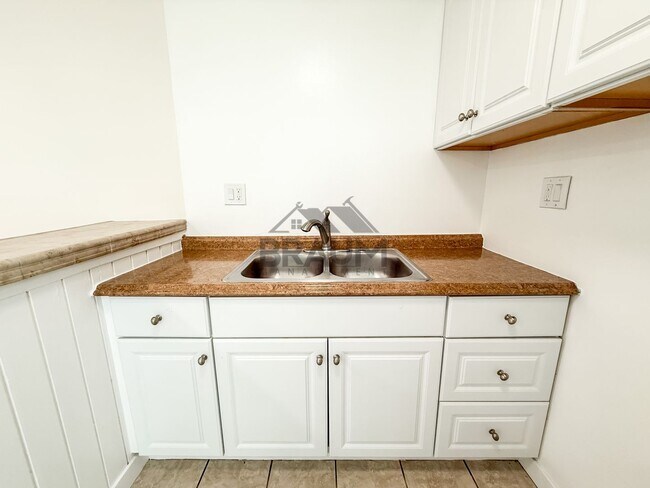 Building Photo - 5611 Fulcher Ave