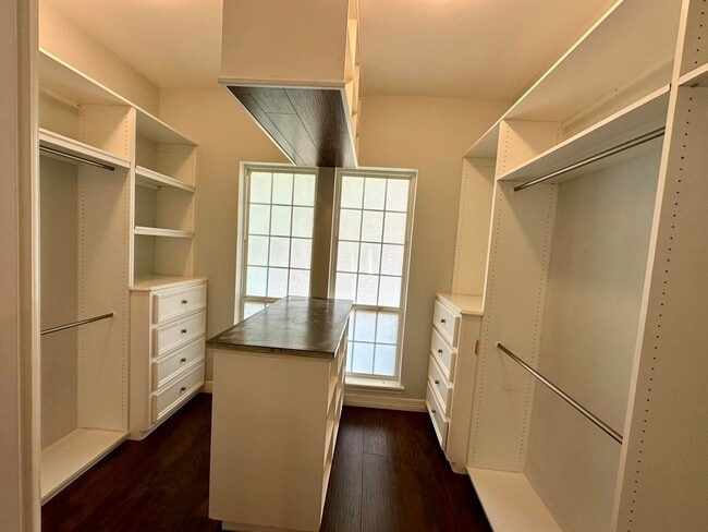 Building Photo - 289 Waterford Way