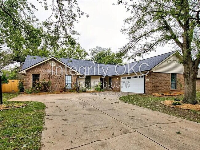 Building Photo - 1301 Newbury Dr