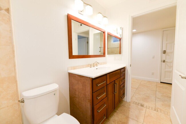 Building Photo - 251 Avenida Madrid