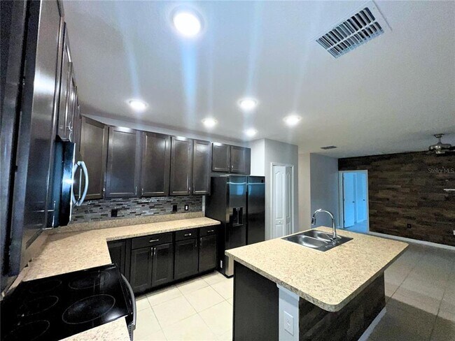 Building Photo - 167 E Fiesta Key Loop