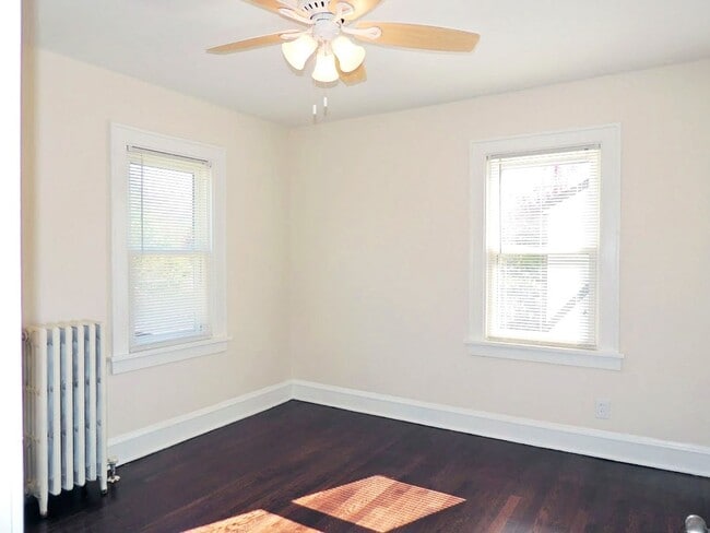 Building Photo - 4 Bed - 1.5 Bath Colonial for Rent in Euclid!