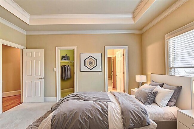 Building Photo - 8920 Doral Dr