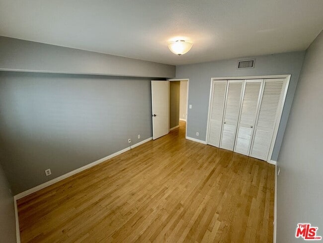 Building Photo - 1250 Kings Rd