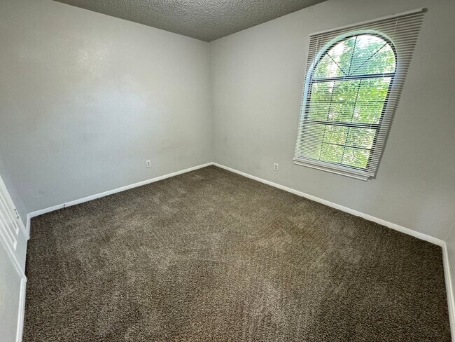 Building Photo - 310 Baumann Dr