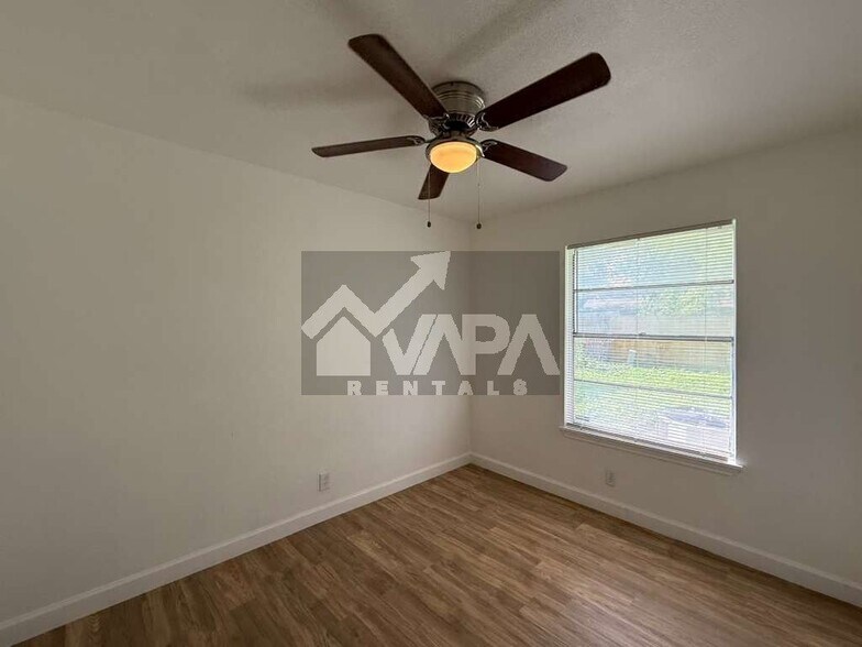 Building Photo - 7210 Glen Cross Dr