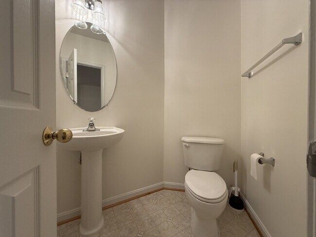Building Photo - Exquisite Townhome in The Grove at Huntley Meadows