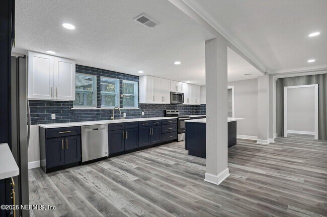 Building Photo - 316 Cypress Ave
