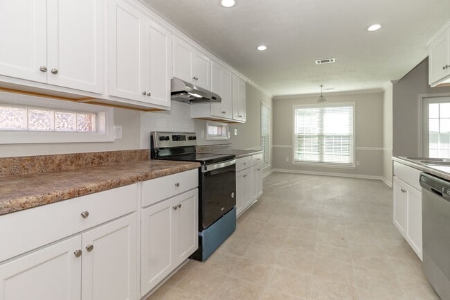 Building Photo - Ranch Near Gate 6