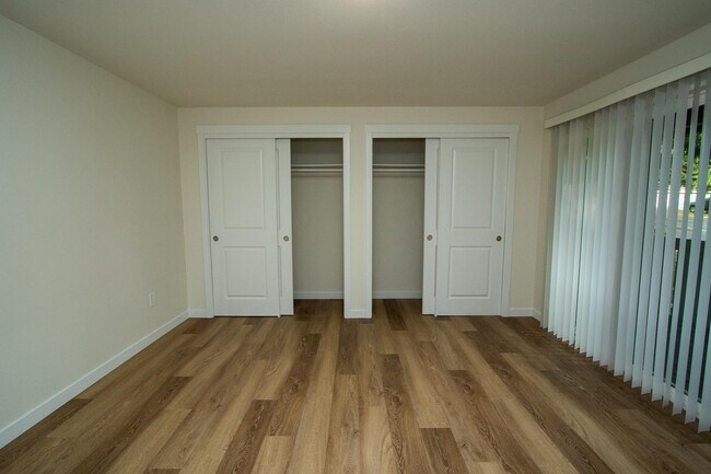 Building Photo - 403 43rd Ave SW