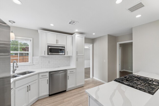 Building Photo - 3815 S Cincinnati Ave