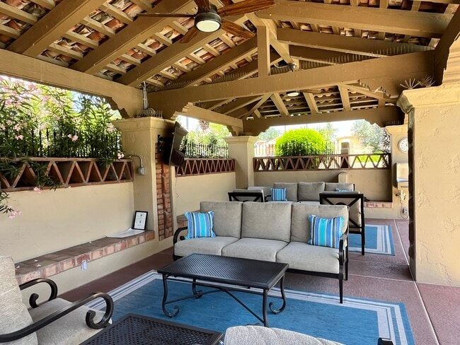 Building Photo - 7955 E Chaparral Rd