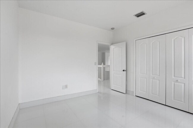 Building Photo - 3802 SW 165th Terrace