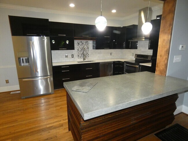 Building Photo - Hidden Gem for Rent in Highland Park!!