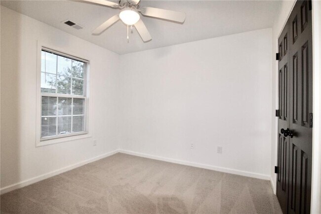 Building Photo - 2555 Flat Shoals Rd