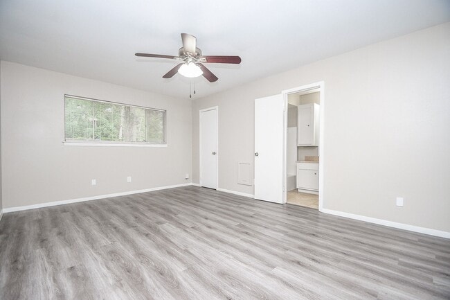 Building Photo - 422 Skywood Dr