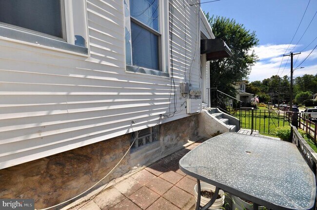 Building Photo - 223 Ryers Ave