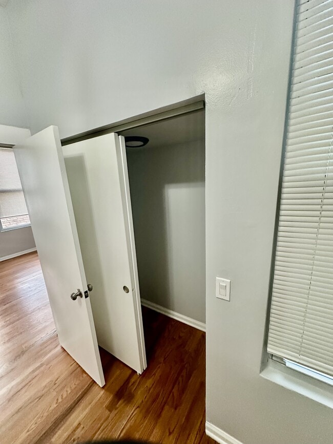 Building Photo - 1917 W 21st St