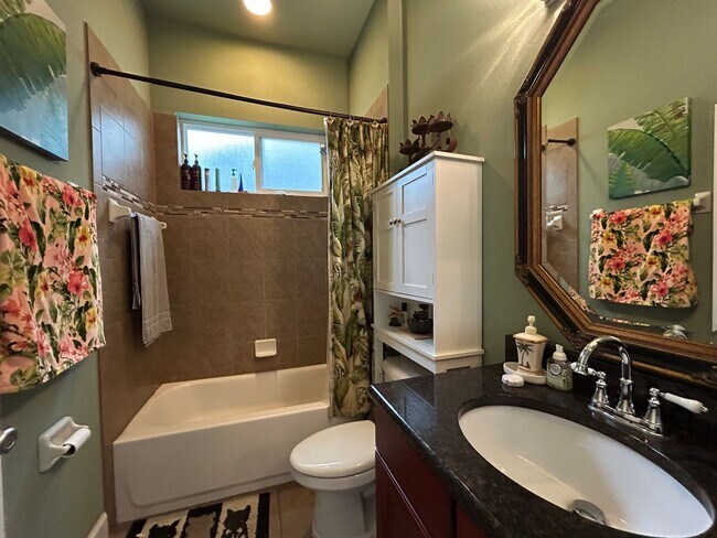 Building Photo - Elegant 3/2 in Oakmont