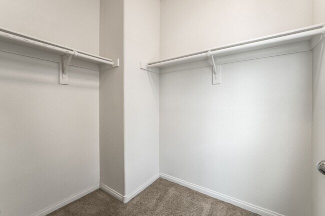 Building Photo - 3 Bedroom, 2 bathroom, 2 Car Garage Home i...