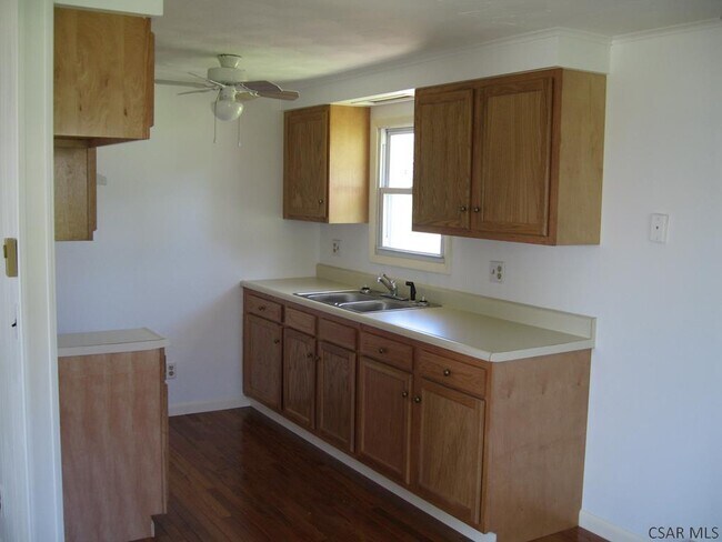 Building Photo - 125 Hickory Dr
