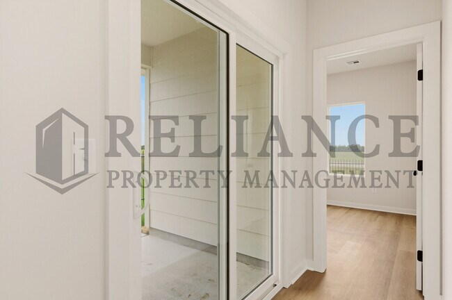 Building Photo - 204 Gowen St