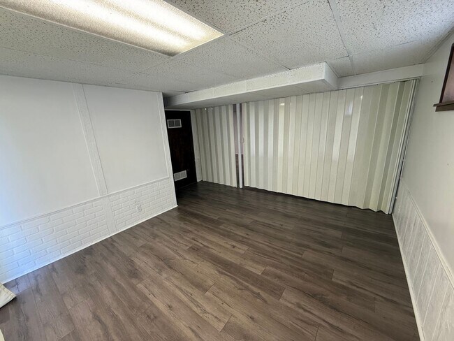 Building Photo - 5360 Glencullen Way