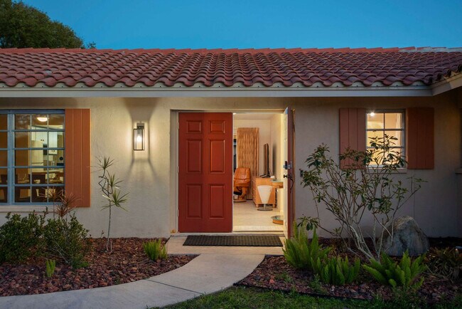 Building Photo - 7423 Dickens Dr