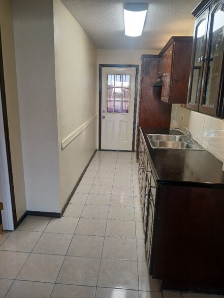 Building Photo - 2623 Dahlgreen Ave