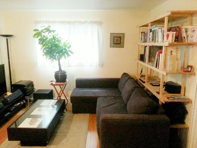 Building Photo - 39 Hobart Ave