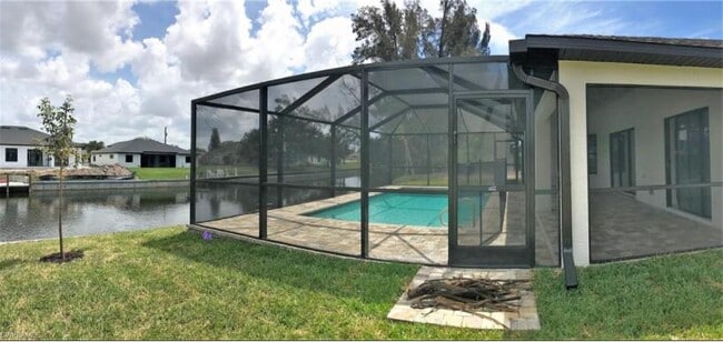 Building Photo - 815 SW 11th Ct