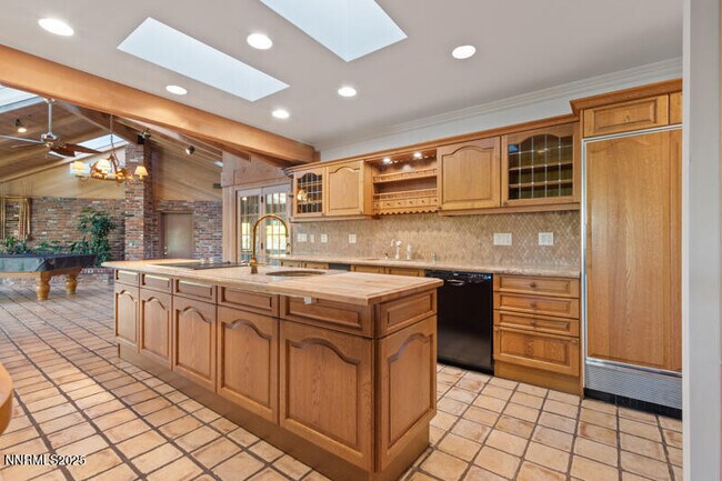 Building Photo - 1880 Meadowview Ln