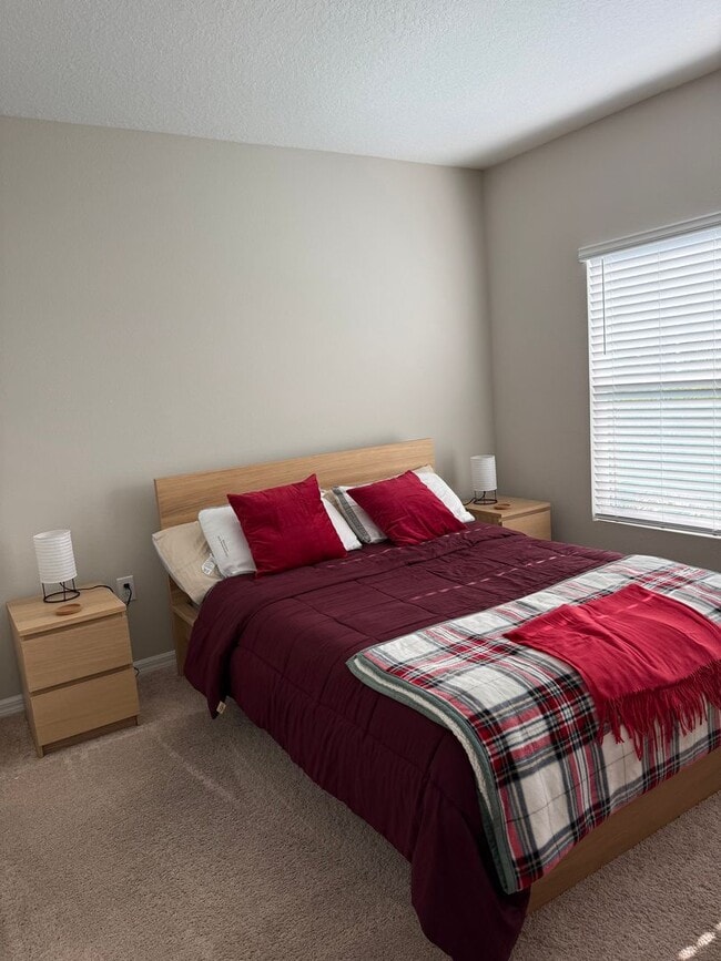 Building Photo - For Rent – Spacious 5-Bedroom Home in Lithia