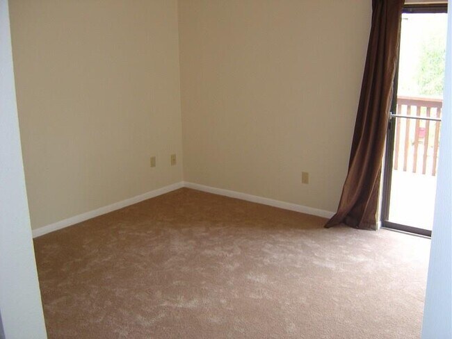 Building Photo - 1701 Horseshoe Cir