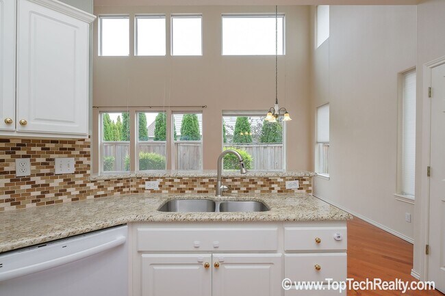 Building Photo - Lovely Traditional 2BD · 2.5BA + Office/De...