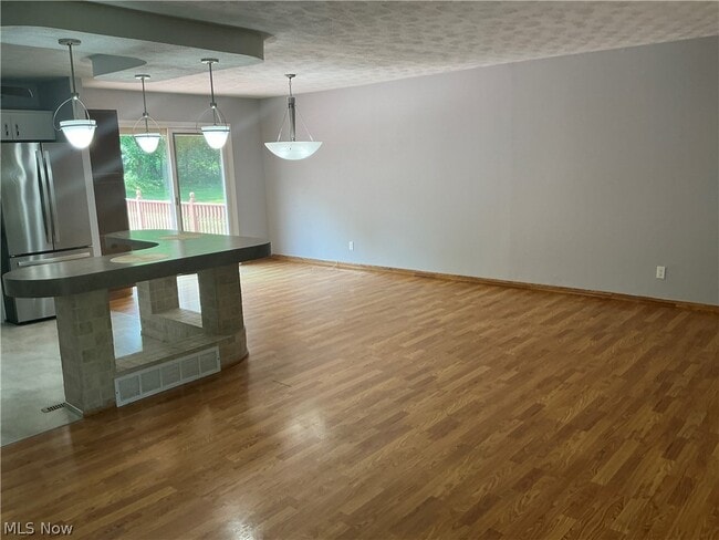 Building Photo - 3732 Maplecrest Rd