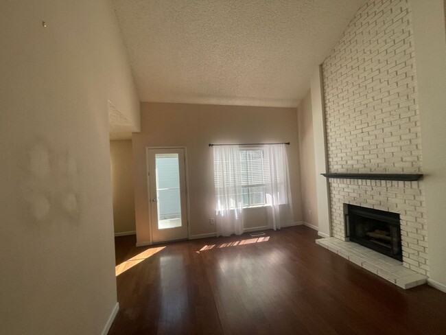 Building Photo - Northgate Village -  3 bedroom, 2.5 bath T...