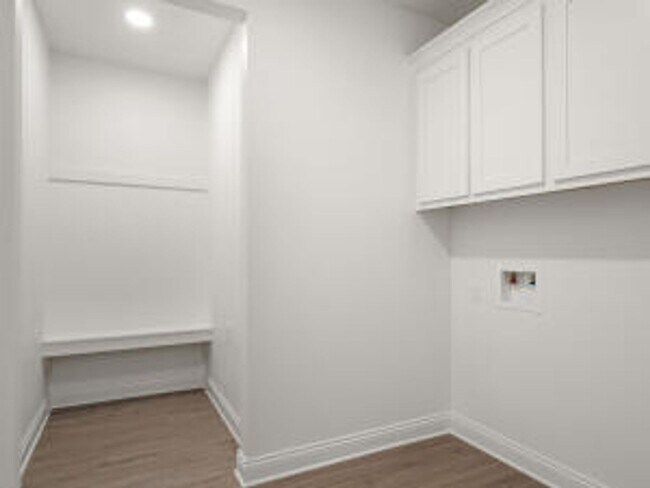 Building Photo - 1281 Miller St