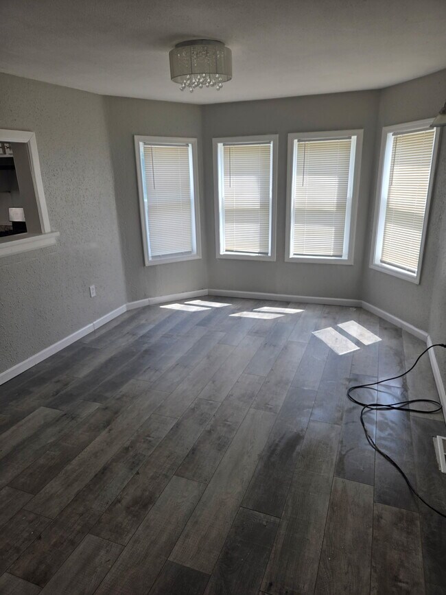 Building Photo - 1801 Jerome Ln