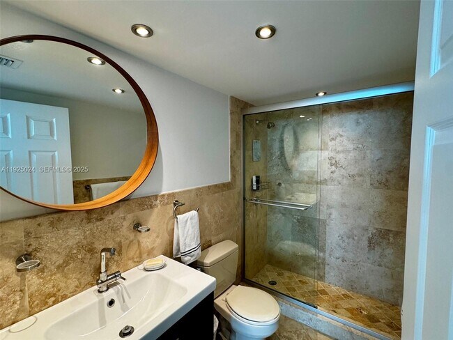 Building Photo - 800 Claughton Island Dr