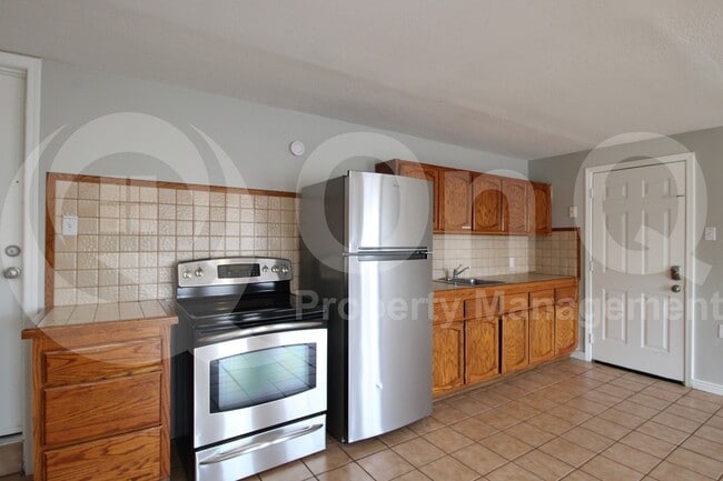 Building Photo - 2522 E Don Carlos Ave