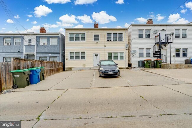 Building Photo - 1333 Adams St NE