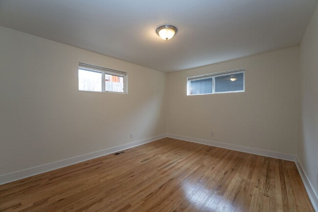 Building Photo - Beautiful 2-Bedroom Duplex with Granite Countertops & Hardwood Floors in the Heart of Denver!