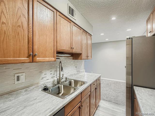 Building Photo - 140 E Highline Cir