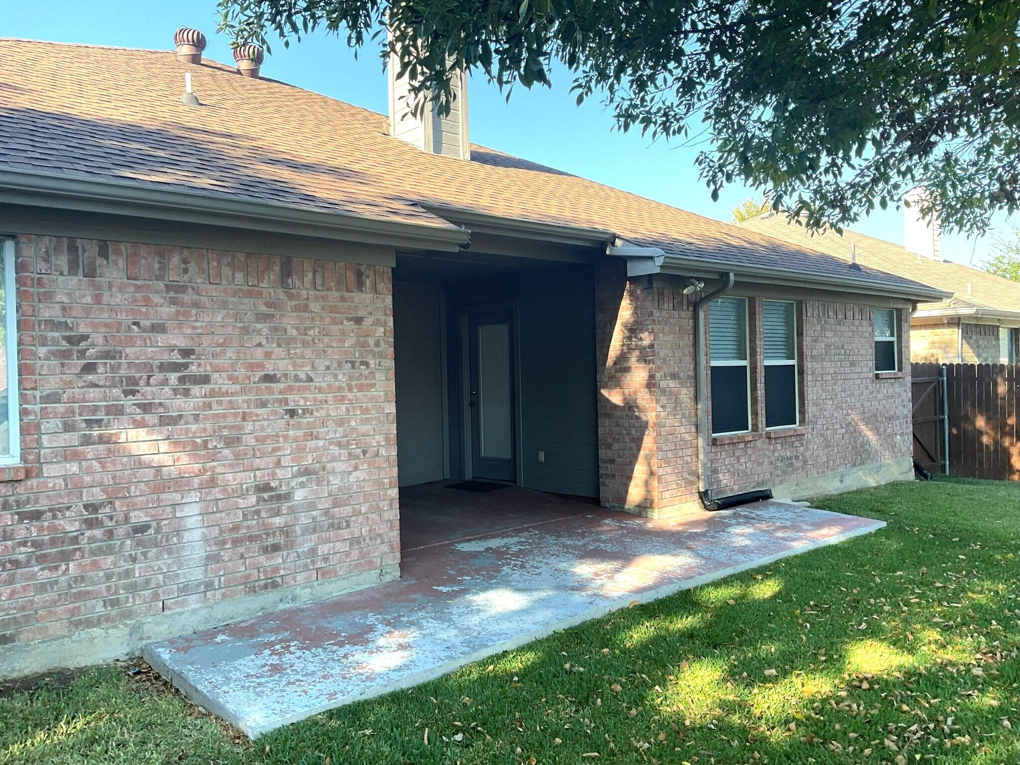 Building Photo - 708 Ridgehill Dr