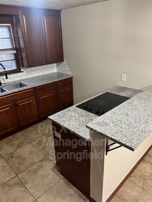 Building Photo - 3435 S Nettleton Ave