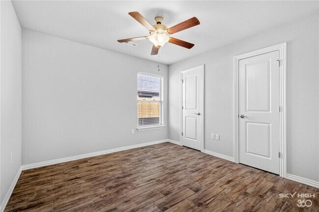 Building Photo - 4446 W Barhem Dr