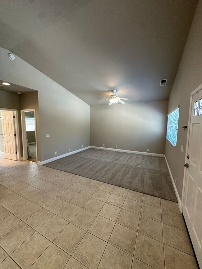 Building Photo - Charming 2 bed 1 bath home with modern amenities in prime downtown location!