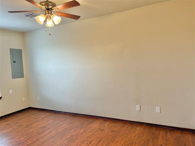 Building Photo - 15105 Kyle Dr