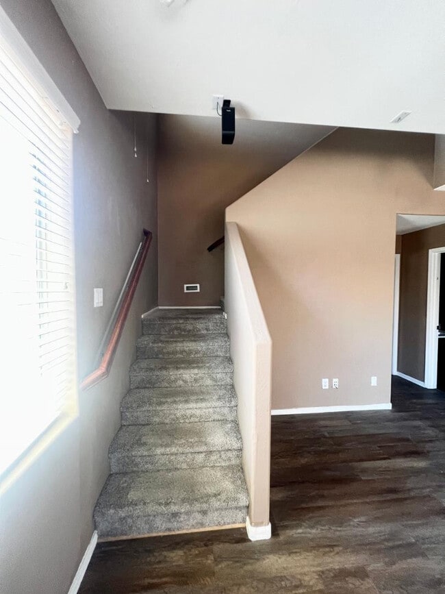 Building Photo - 879 E Stottler Dr